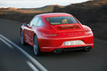 Porsche 991 Carrera rouge 3/4 arrière gauche travelling