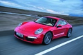 Porsche 991 Carrera rouge 3/4 avant gauche travelling penché