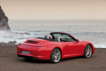 Porsche 991 Carrera S Cabriolet rouge 3/4 arrière droit