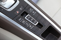 Porsche 991 Carrera S Cabriolet rouge console centrale