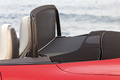 Porsche 991 Carrera S Cabriolet rouge filet anti-remous