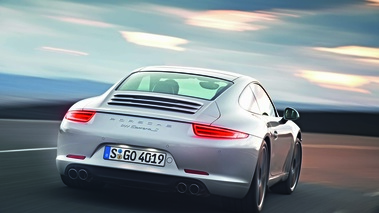 Porsche 991 Carrera S gris 3/4 arrière droit travelling penché 2