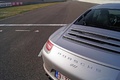 Porsche 991 Carrera S gris logos capot moteur