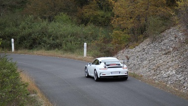Porsche 991 GT3 RS blanc 3/4 arrière gauche vue de haut