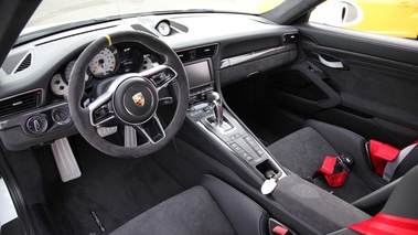 Porsche 991 GT3 RS blanc intérieur 2
