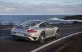 Porsche 991 Turbo S gris 3/4 arrière droit travelling