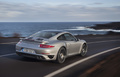 Porsche 991 Turbo S gris 3/4 arrière droit travelling