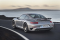 Porsche 991 Turbo S gris 3/4 arrière gauche travelling