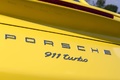 Porsche 991 Turbo S jaune logos capot moteur