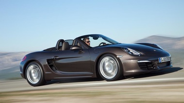 Porsche Boxster - marron - profil droit, dynamique