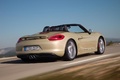 Porsche Boxster S 981 jaune 3/4 arrière droit travelling penché