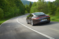 Porsche Carrera 4S - marron - 3/4 arrière gauche, dynamique