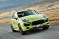 Porsche Cayenne GTS - vert fluo - 3/4 avant droit dynamique