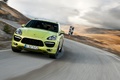 Porsche Cayenne GTS - vert fluo - face avant, dynamique