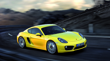 Porsche Cayman S 981 jaune 3/4 avant droit travelling