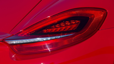Porsche Cayman S II rouge feux arrière