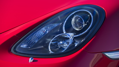 Porsche Cayman S II rouge phare avant