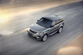Range Rover Sport 2013 - anthracite - 3/4 avant gauche dynamique, vue de haut
