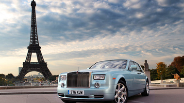 Rolls-Royce 102EX - bleu - Paris, Tour Eiffel