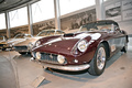 Exposition Ferrari - Panthéon Automobile de Bâle - 250 GT California Spider bordeaux 3/4 avant gauche penché