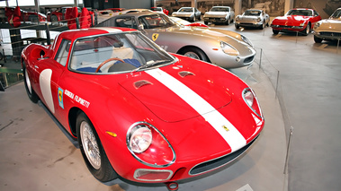 Exposition Ferrari - Panthéon Automobile de Bâle - 250 LM rouge 3/4 avant droit