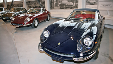 Exposition Ferrari - Panthéon Automobile de Bâle - 275 GTS SWB bleu face avant