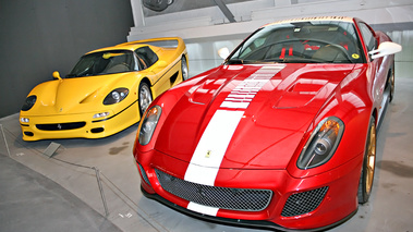 Exposition Ferrari - Panthéon Automobile de Bâle - 599 GTO rouge face avant penché