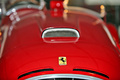 Exposition Ferrari - Panthéon Automobile de Bâle - ancienne rouge logo capot