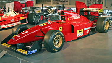 Exposition Ferrari - Panthéon Automobile de Bâle - F1 rouge 3/4 avant gauche