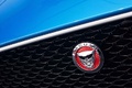 Jaguar Project 7 bleu logo calandre 