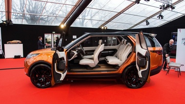 Festival Automobile International de Paris 2018 - Land Rover Discovery Vision Concept orange profil portes ouvertes