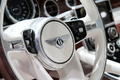 Salon de Genève 2012 - Bentley EXP 9 F bleu logo volant