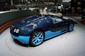 Salon de Genève 2012 - Bugatti Veyron Grand Sport Vitesse carbone bleu 3/4 arrière droit