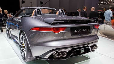 Salon de Genève 2016 - Jaguar F-Type SVR anthracite 3/4 arrière gauche