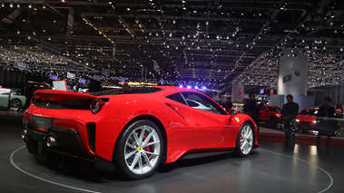 Salon de Genève 2018 - Ferrari 488 Pista rouge 3/4 arrière droit