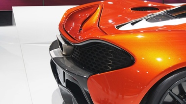 Mondial de l'Automobile de Paris 2012 - McLaren P1 orange aileron