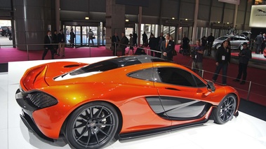 Mondial de l'Automobile de Paris 2012 - McLaren P1 orange profil