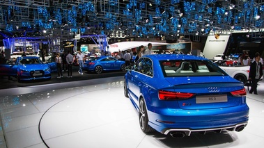 Mondial de l'Automobile de Paris 2016 - Audi RS3 Sedan bleu face arrière