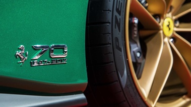 Mondial de l'Automobile de Paris 2016 - Ferrari 488 Spider vert logo aile arrière