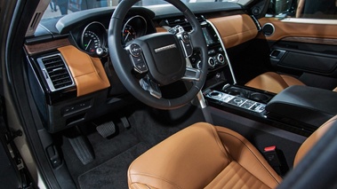 Mondial de l'Automobile de Paris 2016 - Land Rover Discovery V anthracite intérieur