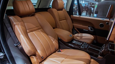 Mondial de l'Automobile de Paris 2016 - Range Rover L SV Autobiography noir/anthracite sièges arrière