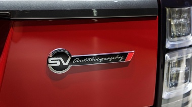 Mondial de l'Automobile de Paris 2016 - Range Rover SV Autobiography rouge logo coffre