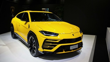 Mondial de l'Automobile de Paris 2018 - Lamborghini Urus jaune 3/4 avant droit