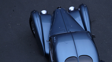 Rétromobile 2012 - Bugatti Type 57 SC Atlantic bleu capot vue du dessus