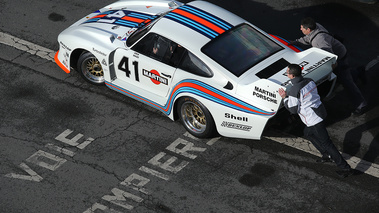 Rétromobile 2013 - Porsche 935 Martini 3/4 arrière gauche vue de haut