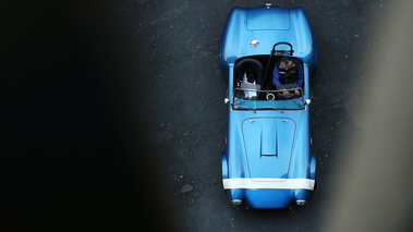Rétromobile 2018 - Shelby Cobra 427 bleu vue du dessus