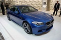 Salon de Francfort IAA 2011 - BMW M5 F10 bleu 3/4 avant droit