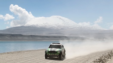 Dakar 2012 Mini Peterhansel 3/4 avant lac