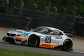 BMW Z4 GT3 gris 3/4 avant gauche filé penché