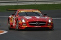 Mercedes SLS AMG GT3 rouge 3/4 avant droit 4